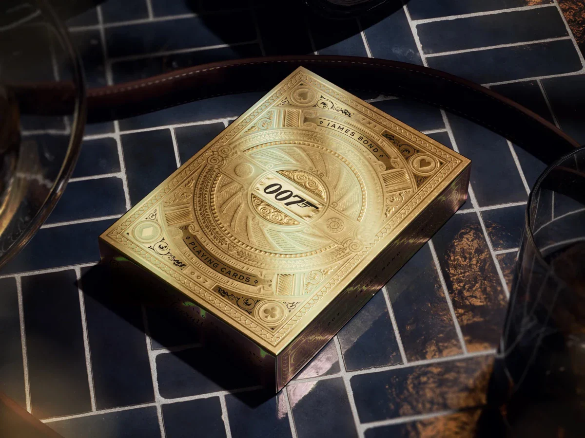 Theory 11 - James Bond Playing Cards Box Set James Bond Gold Edition - Image 3