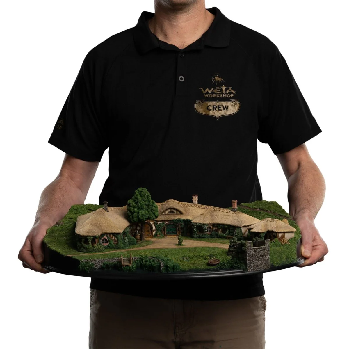 Lord of the Rings Statue The Green Dragon Inn ETA 28 Days - Image 2