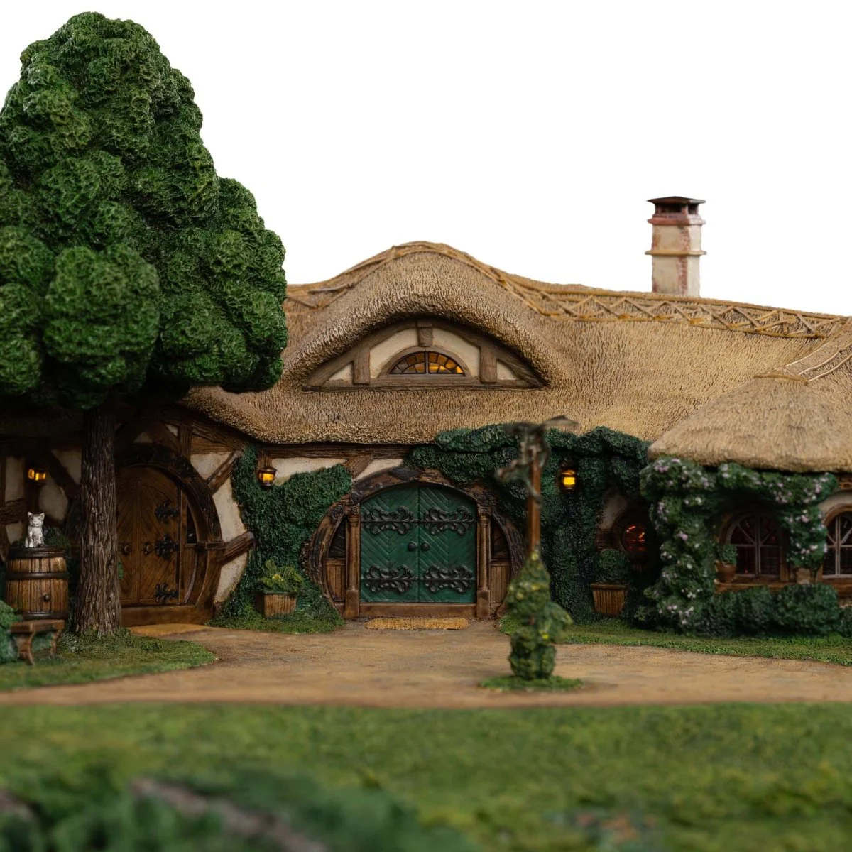 Lord of the Rings Statue The Green Dragon Inn ETA 28 Days - Image 3