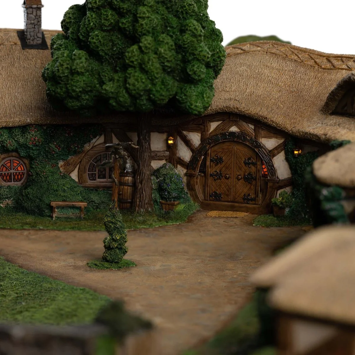 Lord of the Rings Statue The Green Dragon Inn ETA 28 Days - Image 6