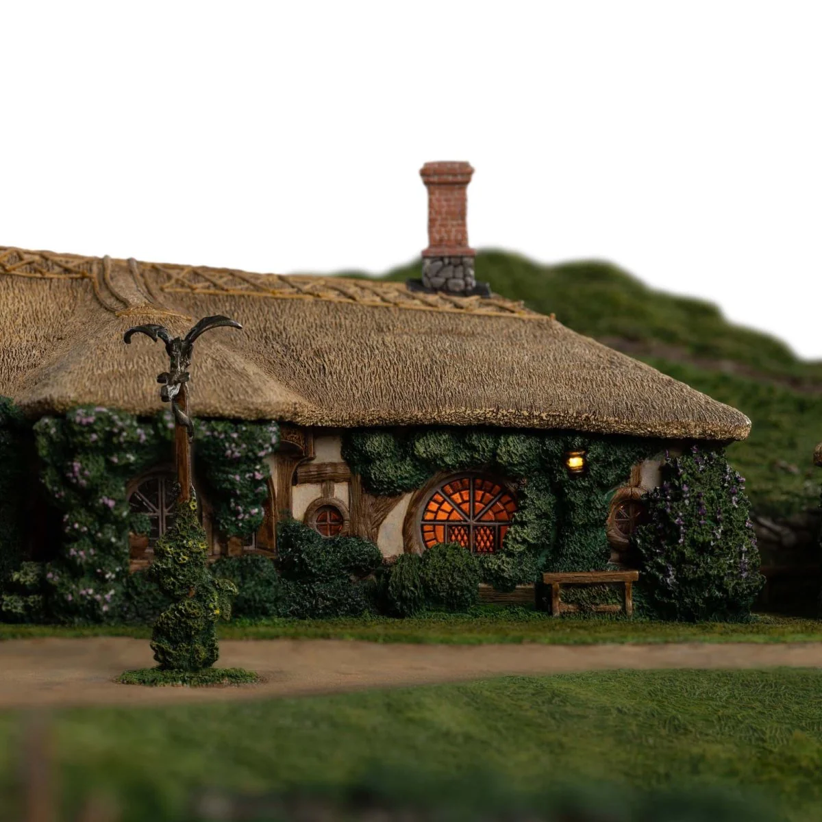 Lord of the Rings Statue The Green Dragon Inn ETA 28 Days - Image 8